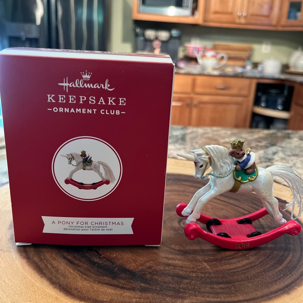 Hallmark 2019 Keepsake Ornament Club Event Exclusive Repaint